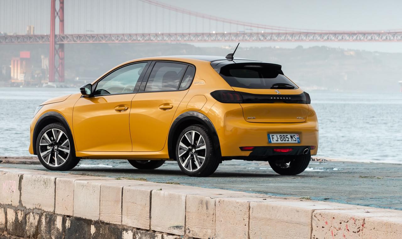 peugeot_208_gt-line_33.thumb.jpg.2aaaab787ab4c18ab34ddc0028b94e4e.jpg