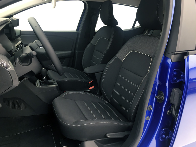 050-dacia-sandero-asientos-delanteros.jpg.bdbcec376d99fda3bb956c737d46d455.jpg