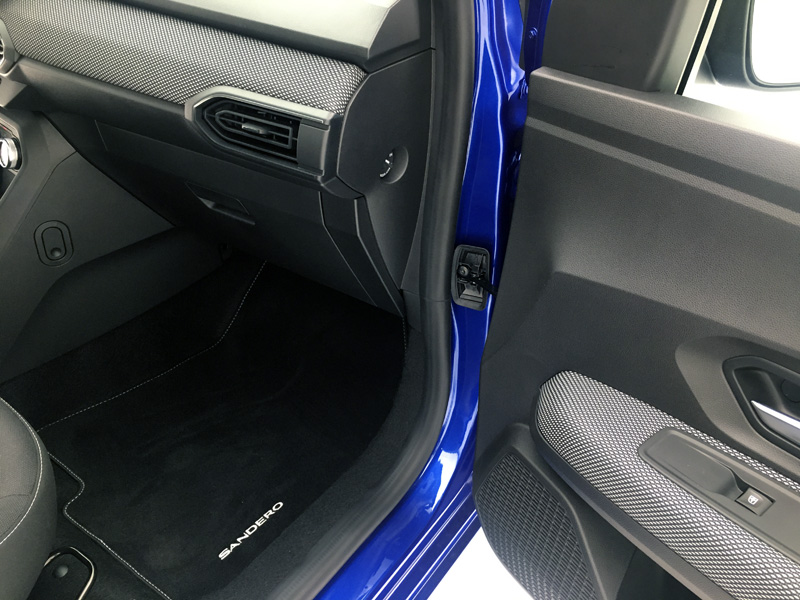 100-dacia-sandero-union-salpicadero-puerta-pasjero.jpg.1d25407687d1f3907a7ee5020c7fd902.jpg