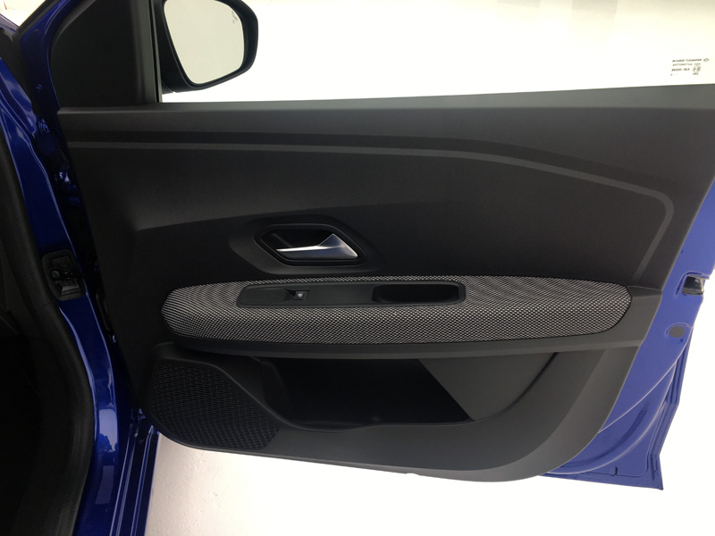115-dacia-sandero-puerta-pasjero.jpg.7d42b3a557a64283f3475986a205df9f.jpg