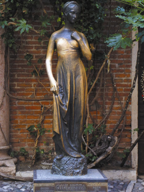 18-09-17-statua_giulietta.jpg.c99c810858040f4e398ed035d2aa06bc.jpg