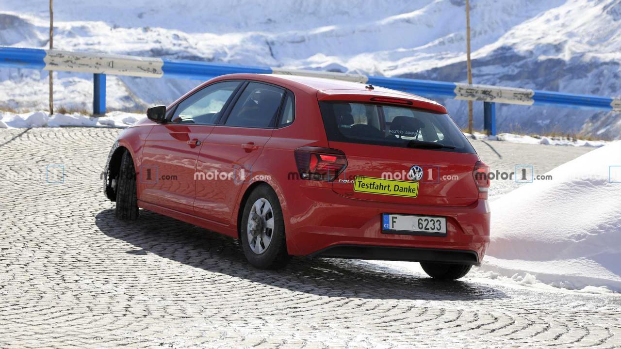 1979192385_skoda-fabia-test-mule-spy-photo-exterior(3).thumb.jpg.0b97137ddc499e2bdf64eb3e09e29df6.jpg