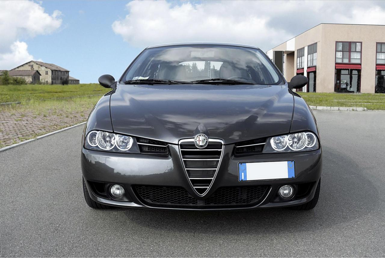 Alfa_Romeo_156_restyling_2003_(Giorgetto_Giugiaro).thumb.jpg.13b22f847afb13cfbc7dfc1eb75736e9.jpg