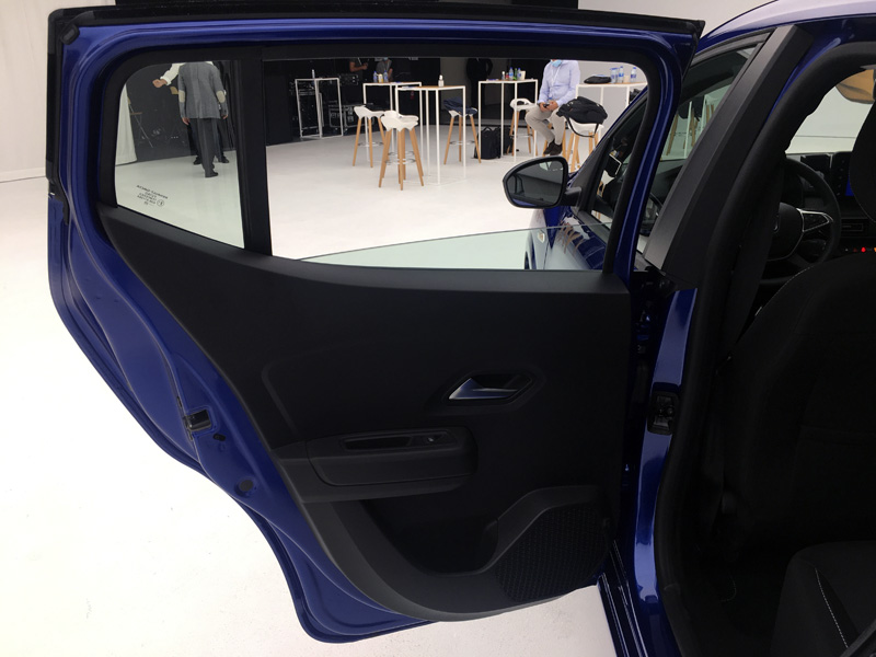Dacia-Sandero-puerta-posterior.jpg.2bb91e36259a83ccdf55f8f846a95d30.jpg