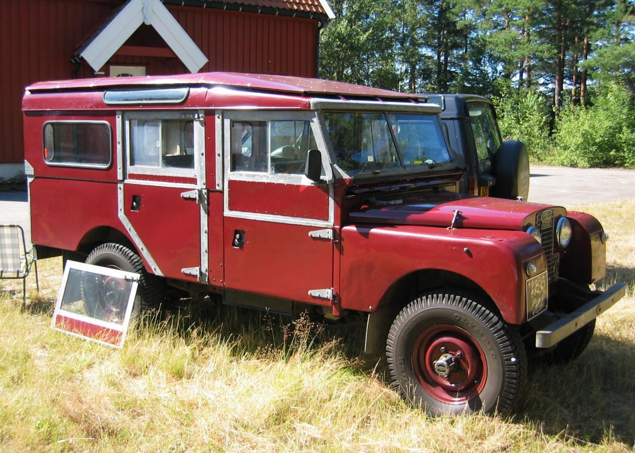 Land_Rover_Series_I_Station_Wagon_front_1957_.thumb.jpg.9c98e73c46165cb0d89a6b215665b432.jpg