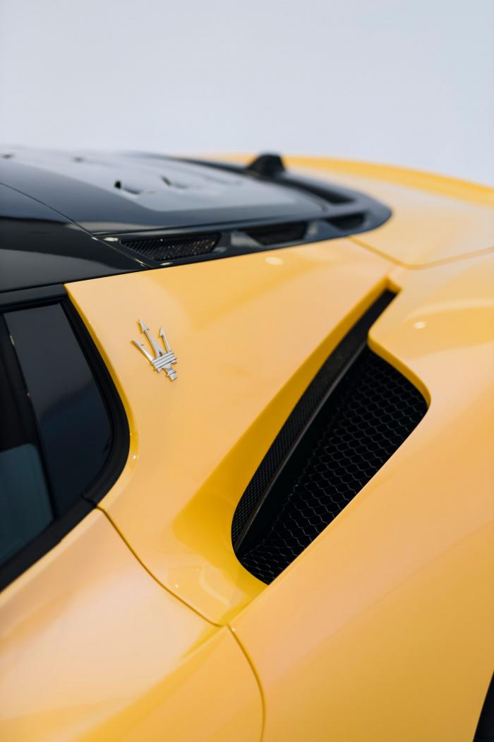 Maserati-MC20-Australia-5.thumb.jpg.1a03a315120e8423127809e7581b45d3.jpg