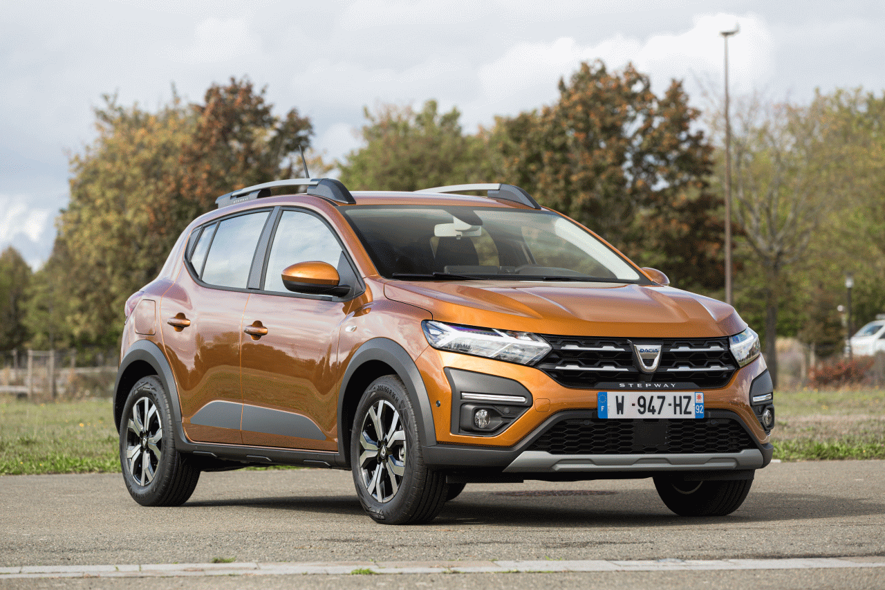 dacia-sandera-stepway-3-vs-citroen-c3-2.gif.952b6f15b0608866f24838681fc4e4bc.gif