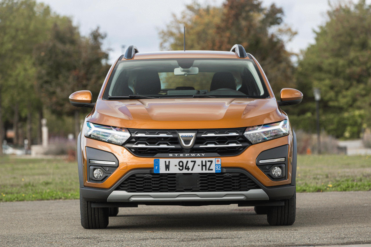 dacia-sandera-stepway-3-vs-citroen-c3-3.gif.c8583b9ea38b10ea8d171a37cd7cbd60.gif
