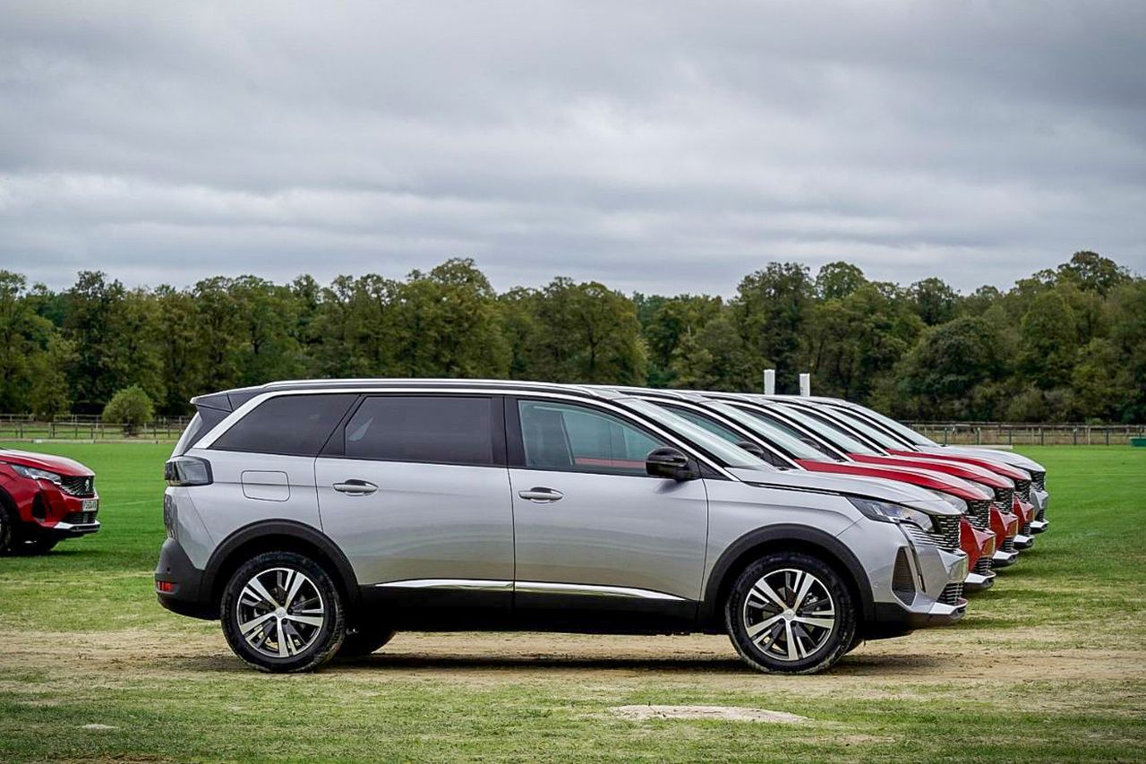 peugeot-5008-2020.jpg.52c2d735c4271ca760fd2dfeb6327b43.jpg