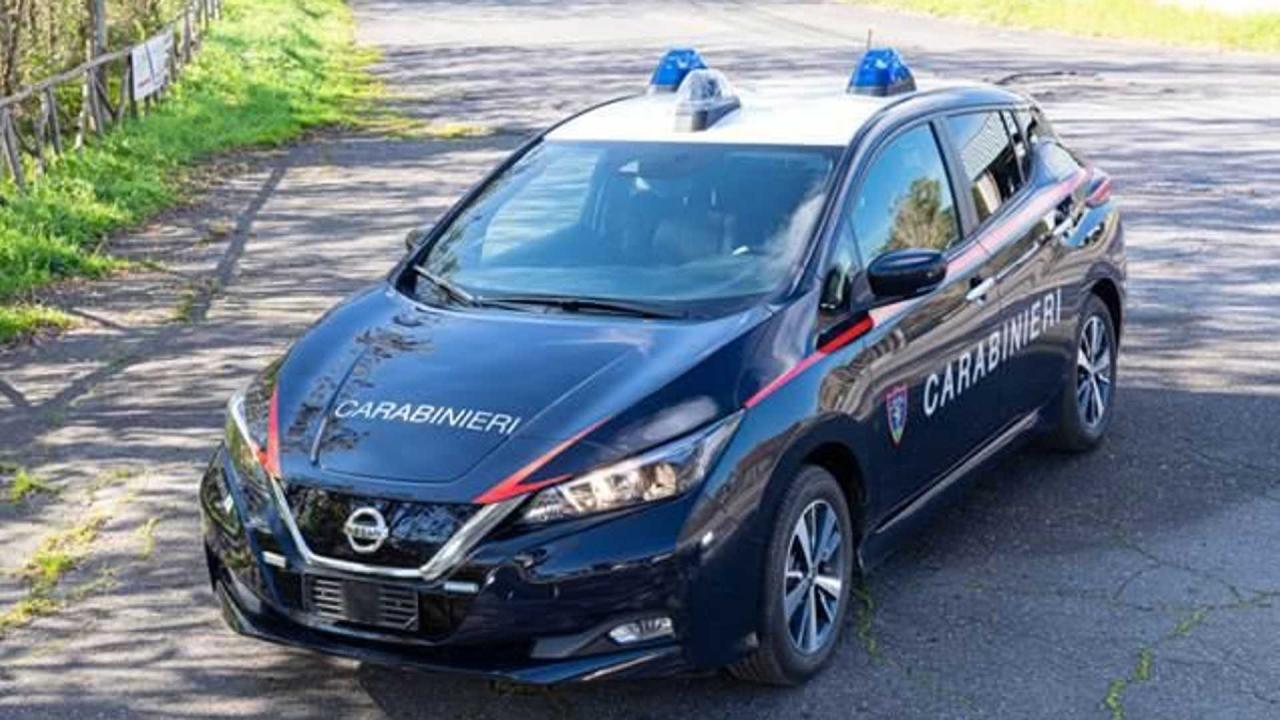 1112356269_il-ministro-costa-consegna-nissan-leaf-e-subaru-forester-ai-carabinieri(2).thumb.jpg.c1697639b69192cd303efe8898b449ba.jpg