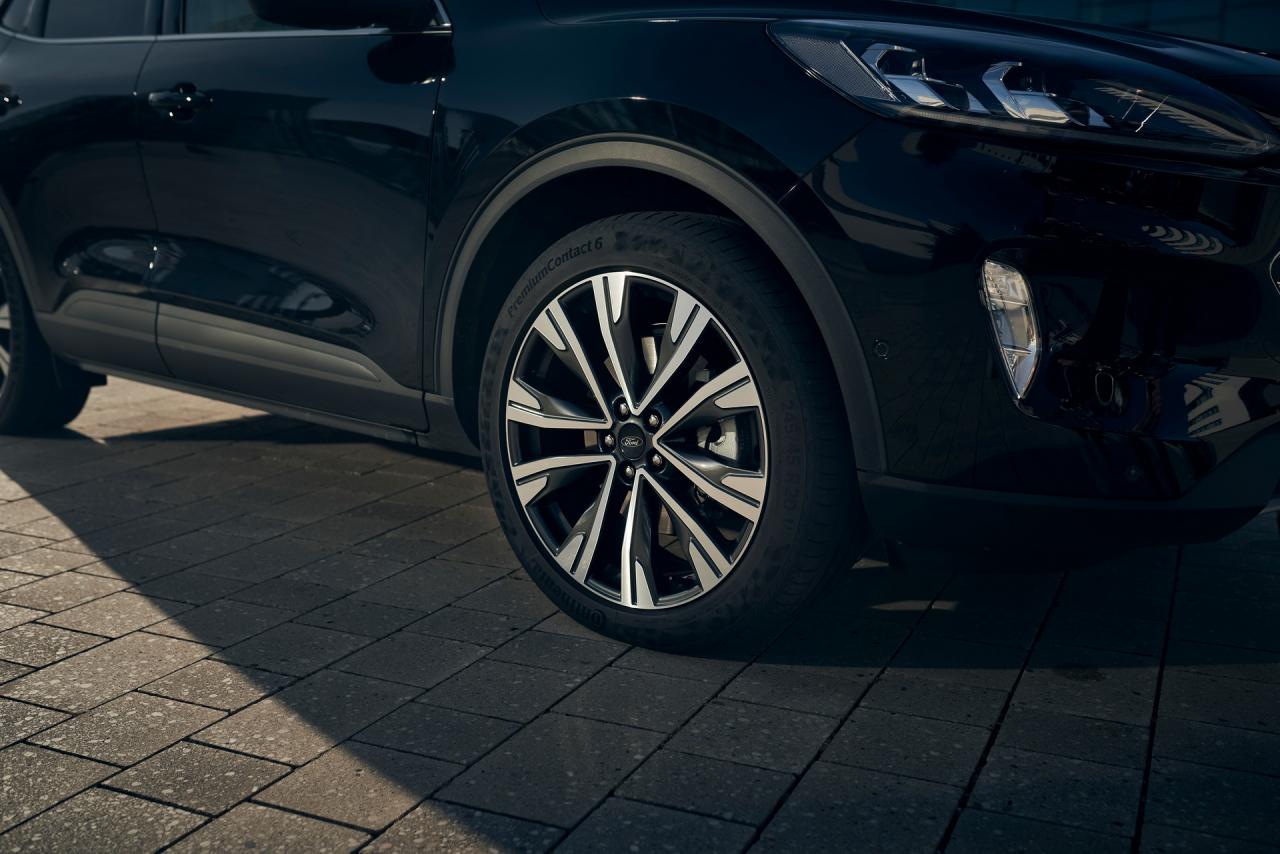 2020_FORD_KUGA_FHEV_Hybrid_06.jpg