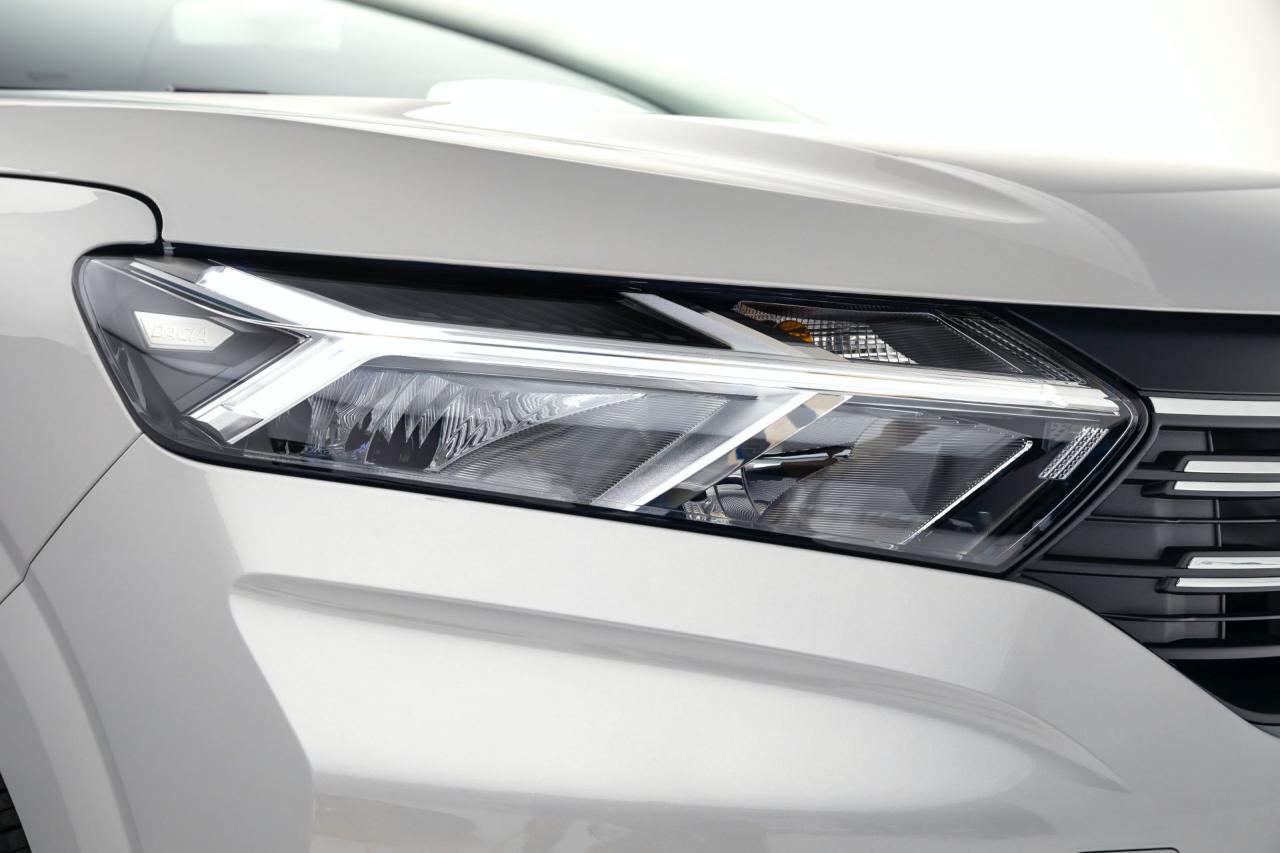 2021-Dacia-Logan-15.jpg