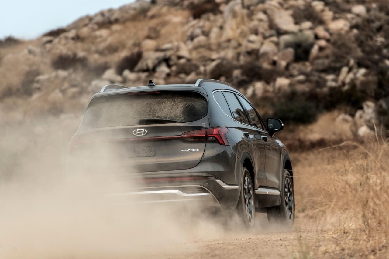 2021-Hyundai-Santa-Fe-10.jpg