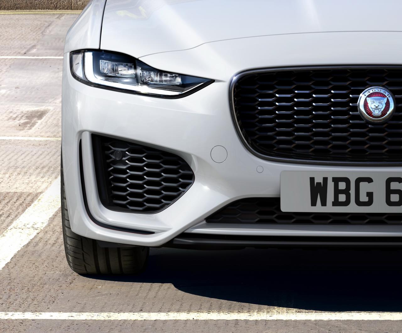 2021-Jaguar-XE-01.jpg