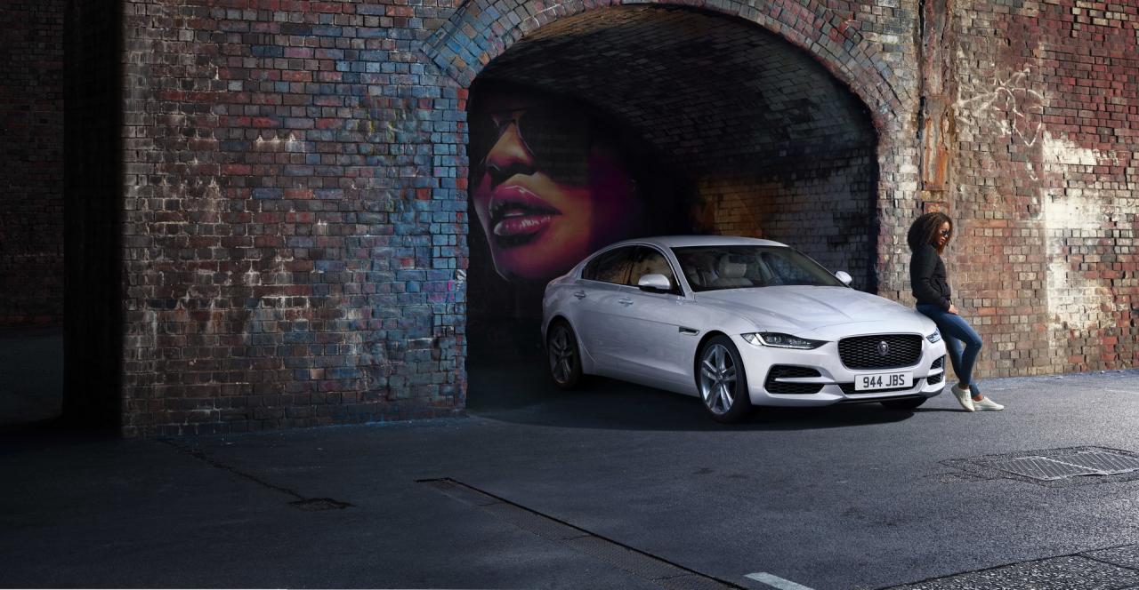 2021-Jaguar-XE-02.jpg