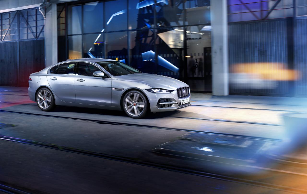 2021-Jaguar-XE-09.jpg