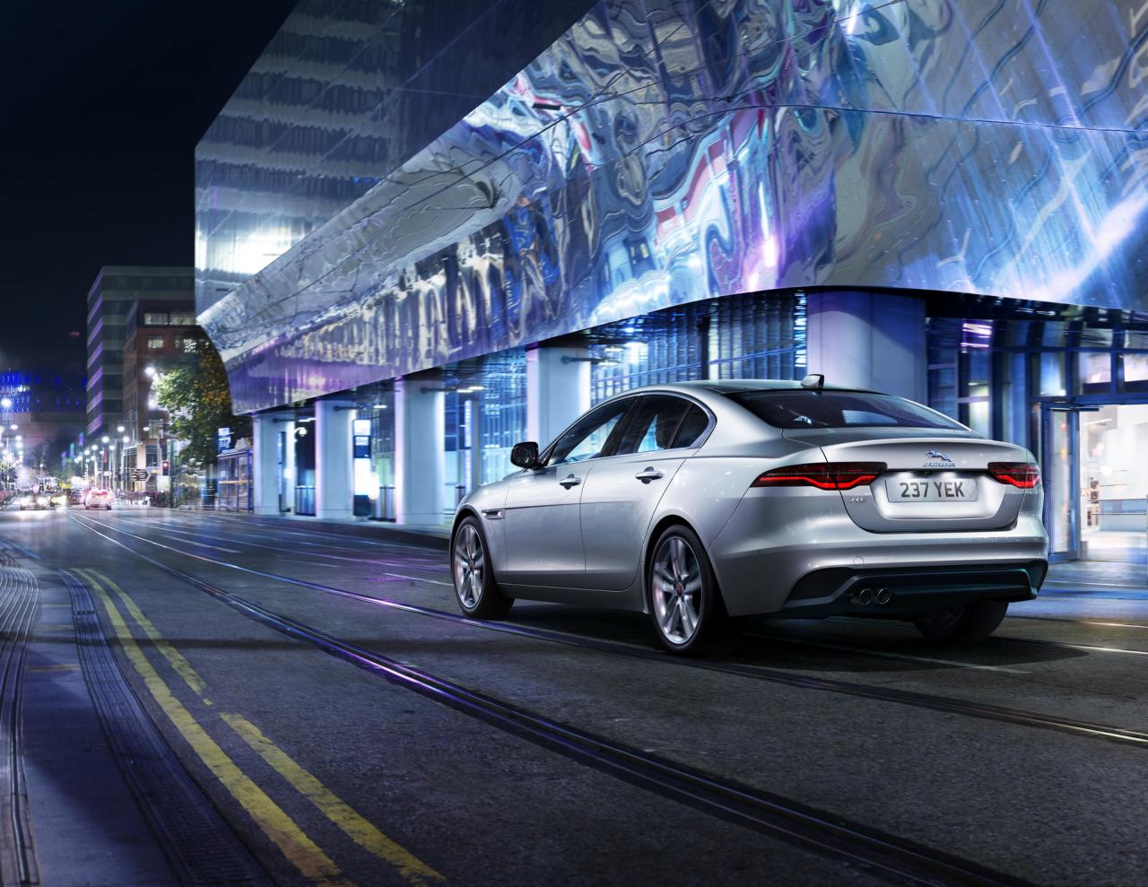 2021-Jaguar-XE-10.jpg