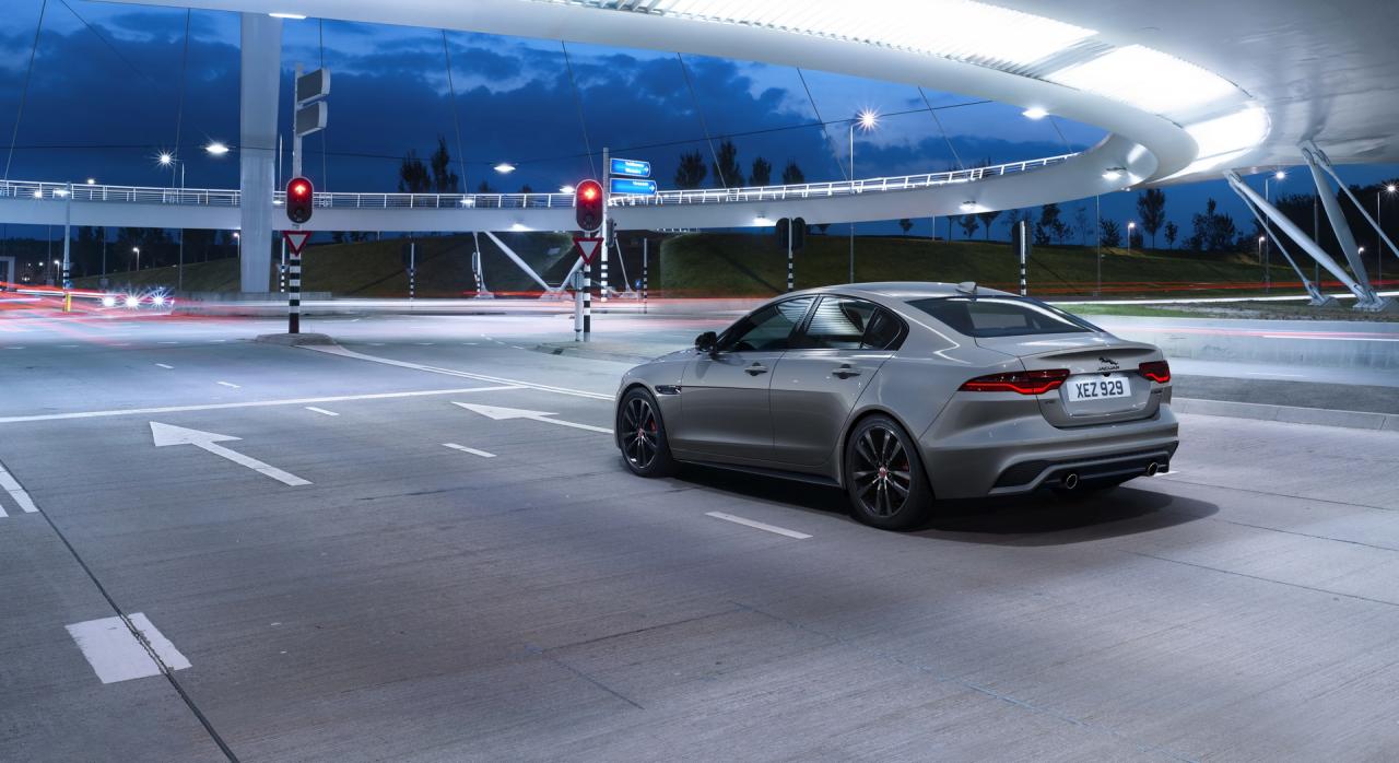 2021-Jaguar-XE-14.jpg