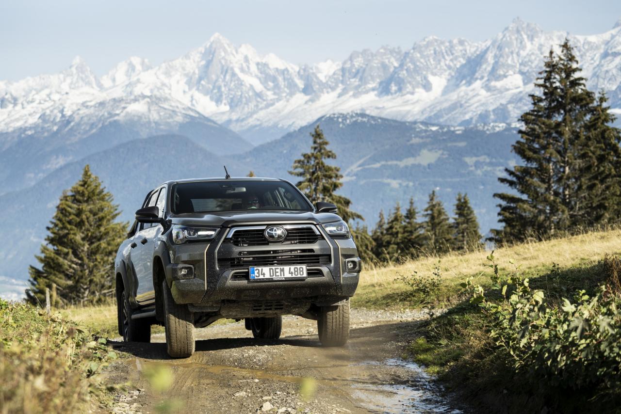 2021-Toyota-Hilux-107.jpg