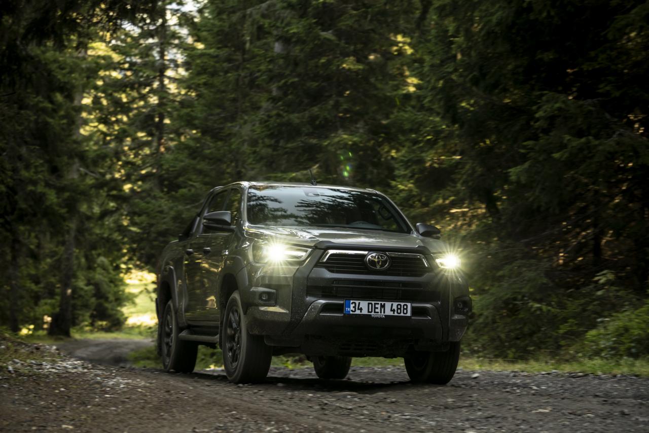 2021-Toyota-Hilux-117.jpg