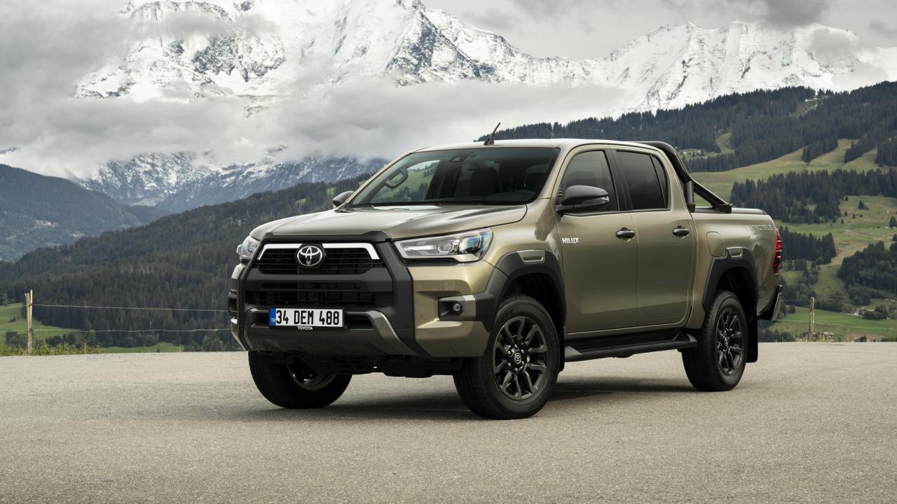 2021-Toyota-Hilux-19.jpg