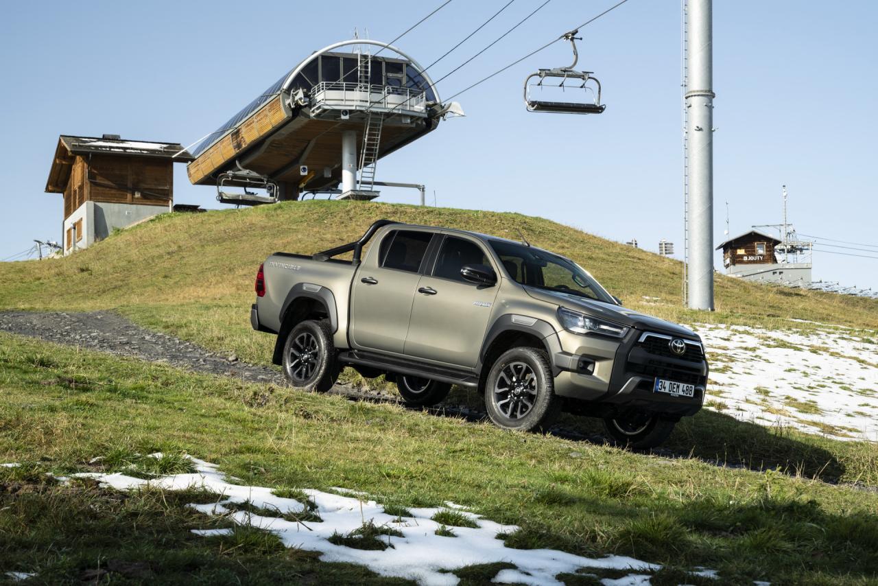 2021-Toyota-Hilux-28.jpg