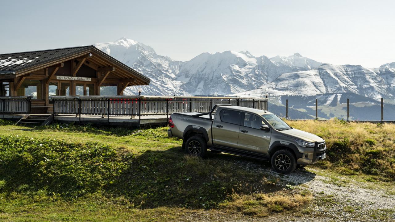 2021-Toyota-Hilux-34.jpg