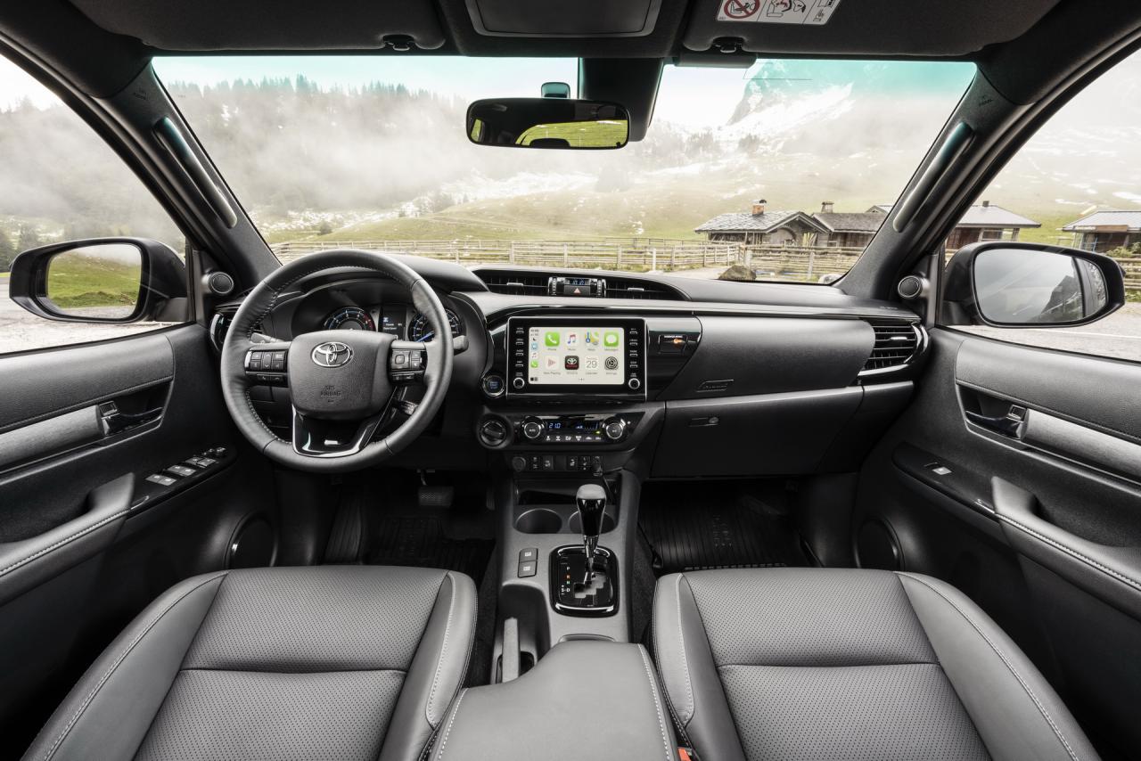 2021-Toyota-Hilux-35.jpg