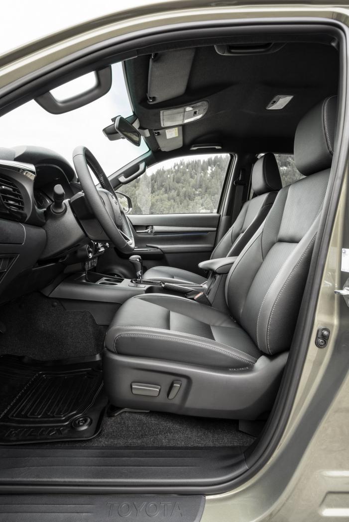 2021-Toyota-Hilux-36.jpg