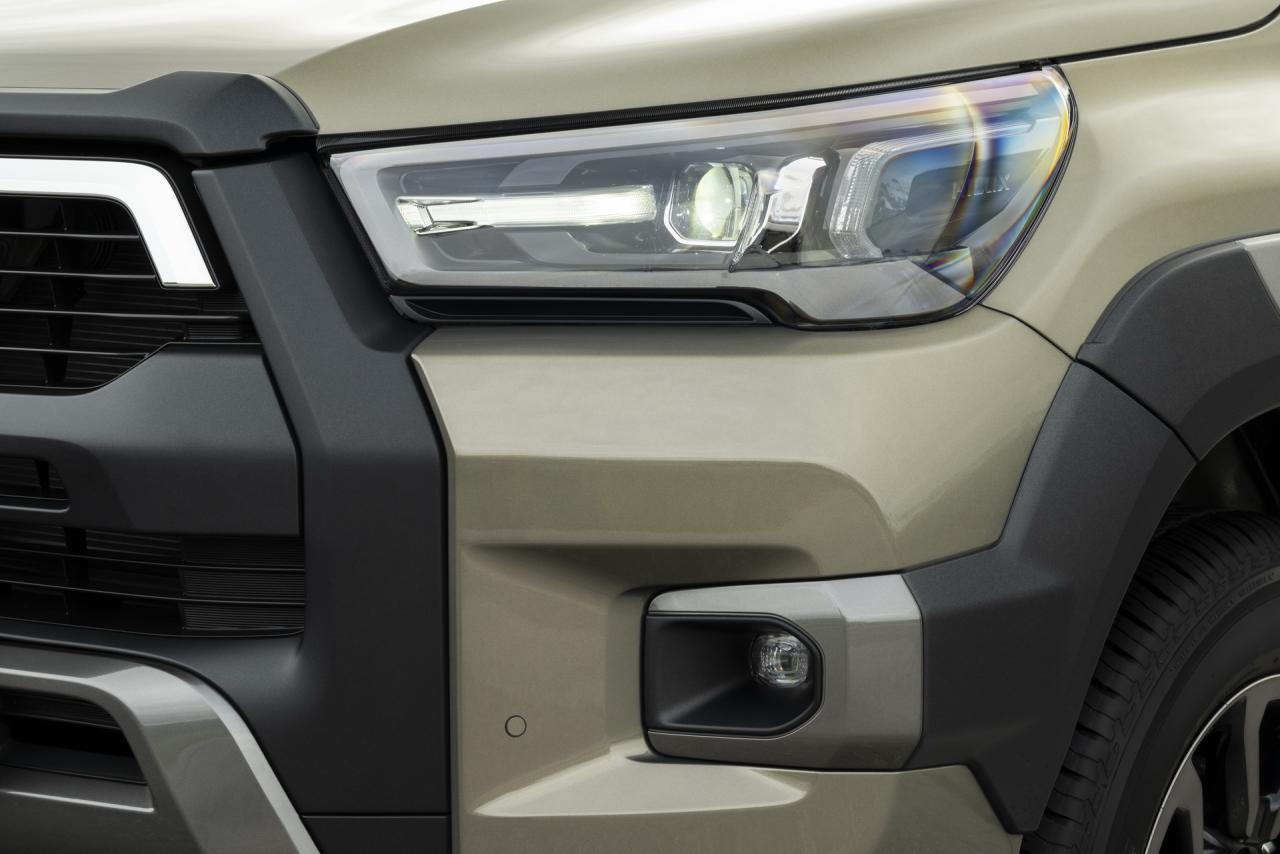2021-Toyota-Hilux-42.jpg