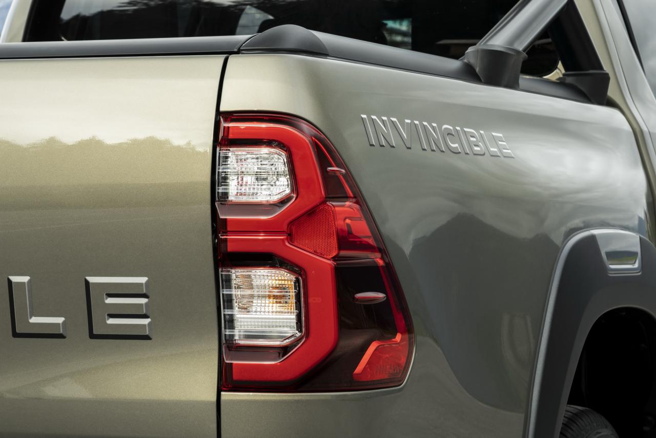 2021-Toyota-Hilux-48.jpg