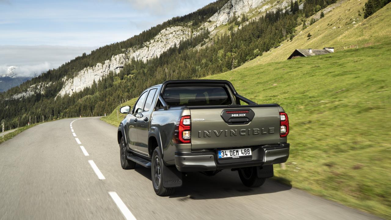 2021-Toyota-Hilux-67.jpg
