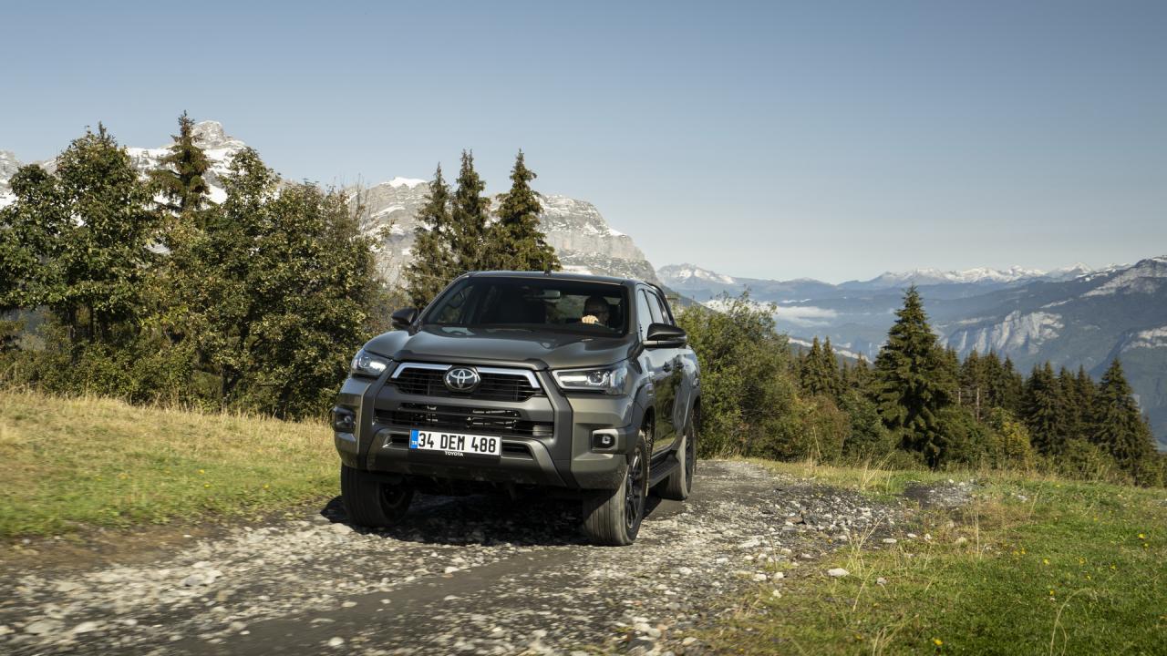 2021-Toyota-Hilux-81.jpg