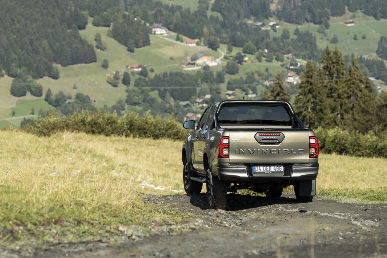 2021-Toyota-Hilux-91.jpg