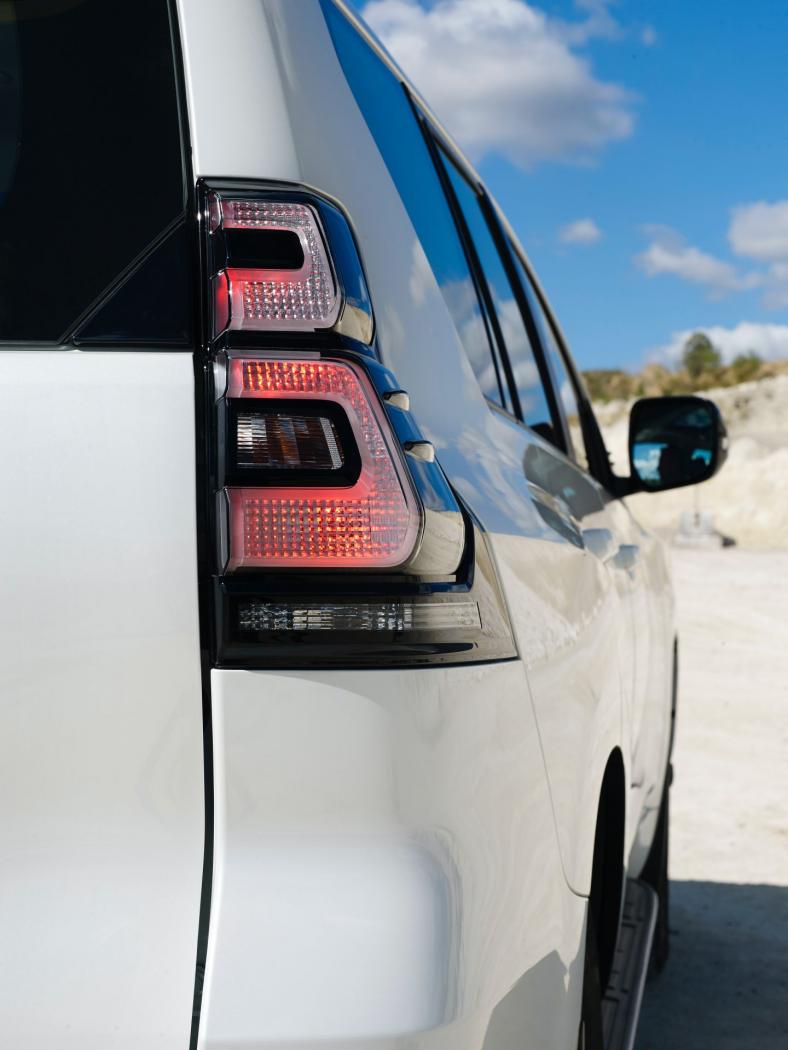 2021-Toyota-Land-Cruiser-Prado-Euro-spec-18.jpg
