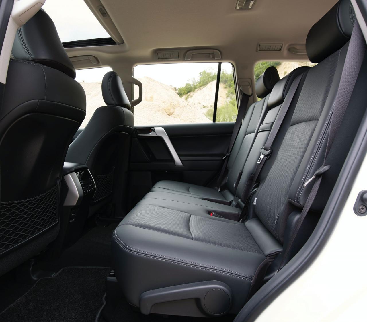 2021-Toyota-Land-Cruiser-Prado-Euro-spec-3.jpg