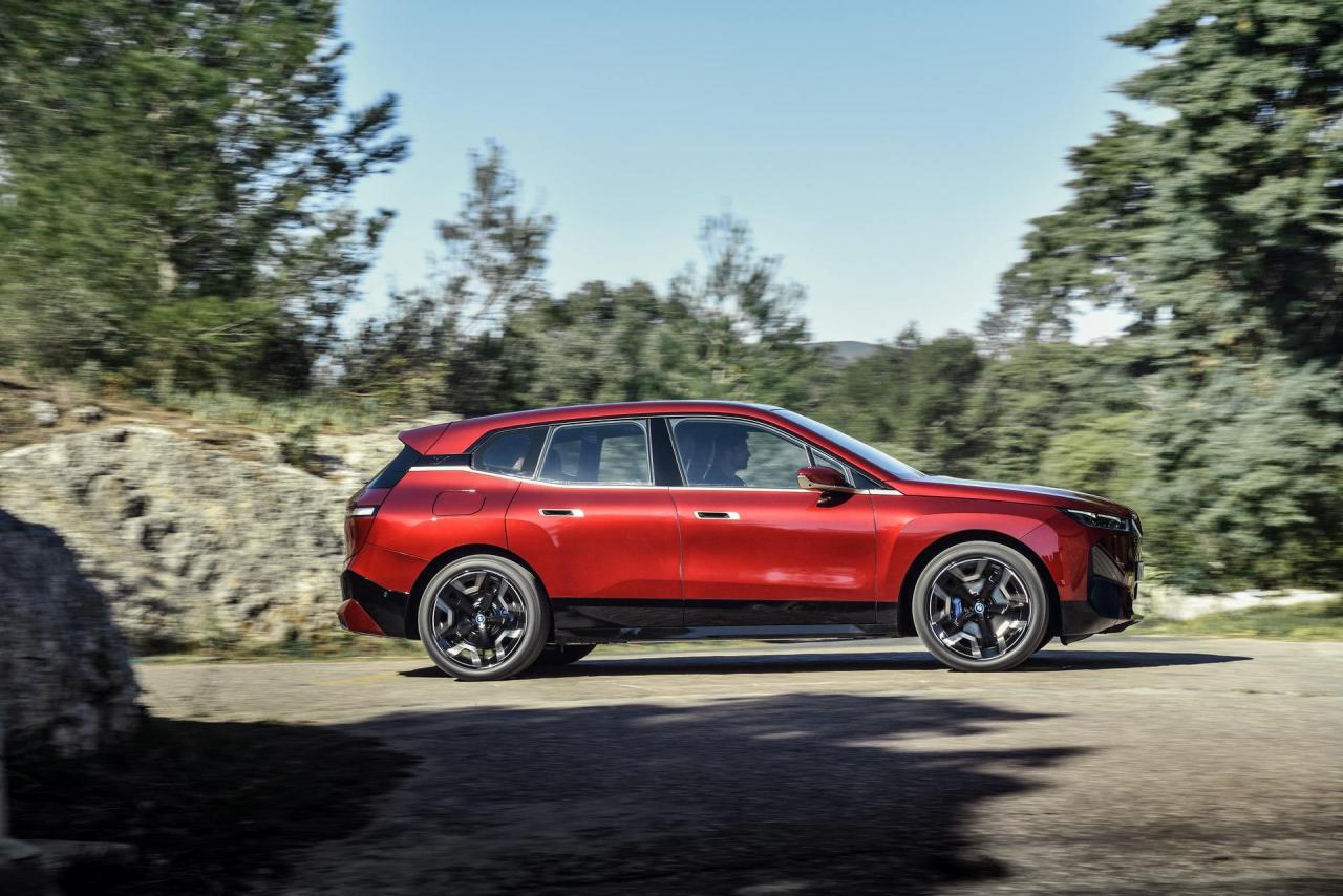 2022-bmw-ix-exterior-38.thumb.jpg.695eba586260cc0469bf7a2605da2590.jpg