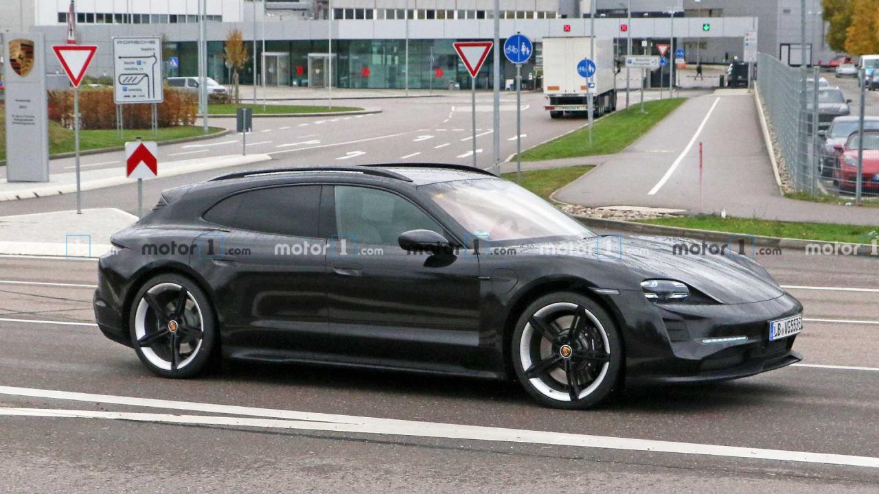 2104485244_porsche-taycan-cross-turismo-new-spy-photo-front-three-quarters(1).thumb.jpg.ba27341297b42129fcea632462d44924.jpg