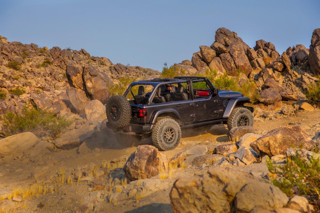 Jeep-Wrangler-Rubicon-392-Hemi-28.jpg