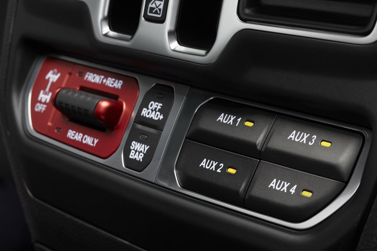 Jeep-Wrangler-Rubicon-392-Hemi-73.jpg