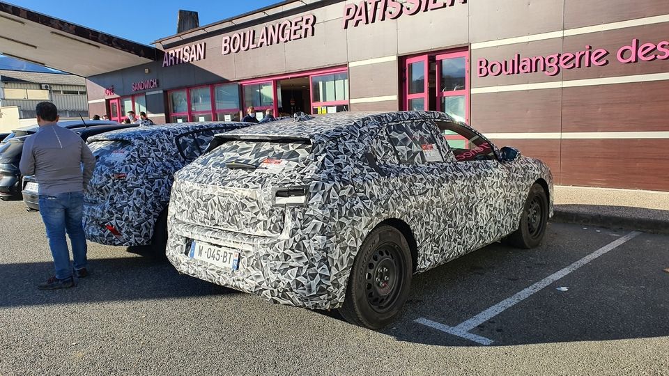 S8-les-futures-peugeot-308-et-ds-4-surprises-ensemble-654112.jpg.091997152d278d88429c05f450daec60.jpg