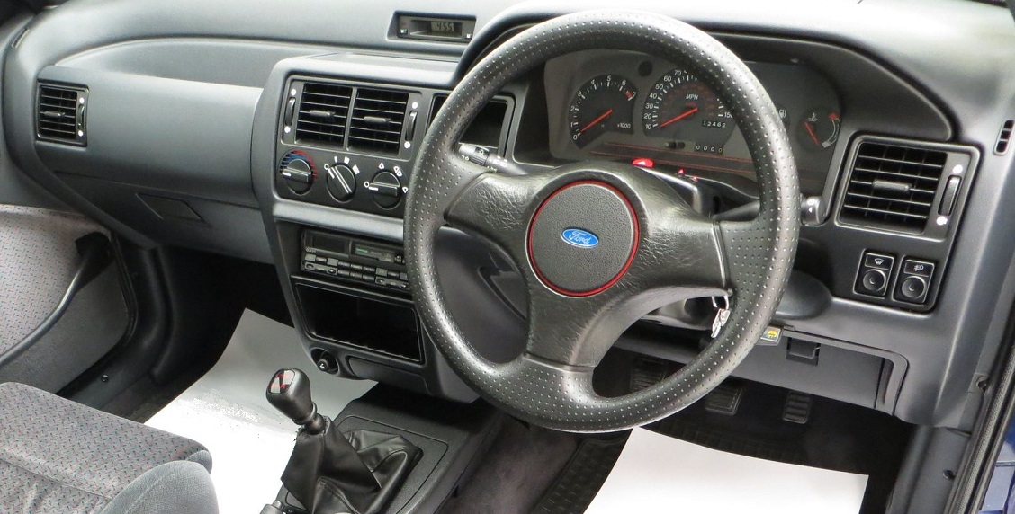 ford_escort_rs2000_Mk5_1993_interior.jpg.a57b974f461d6d22ced20c1aee911192.jpg