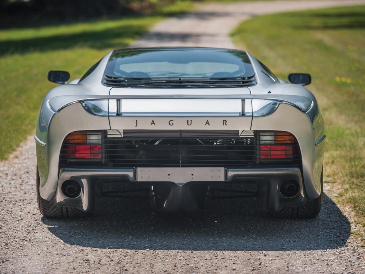 jaguar-xj220-rear.thumb.jpg.7ca07bf35ed7adeb3c1908005de96b98.jpg