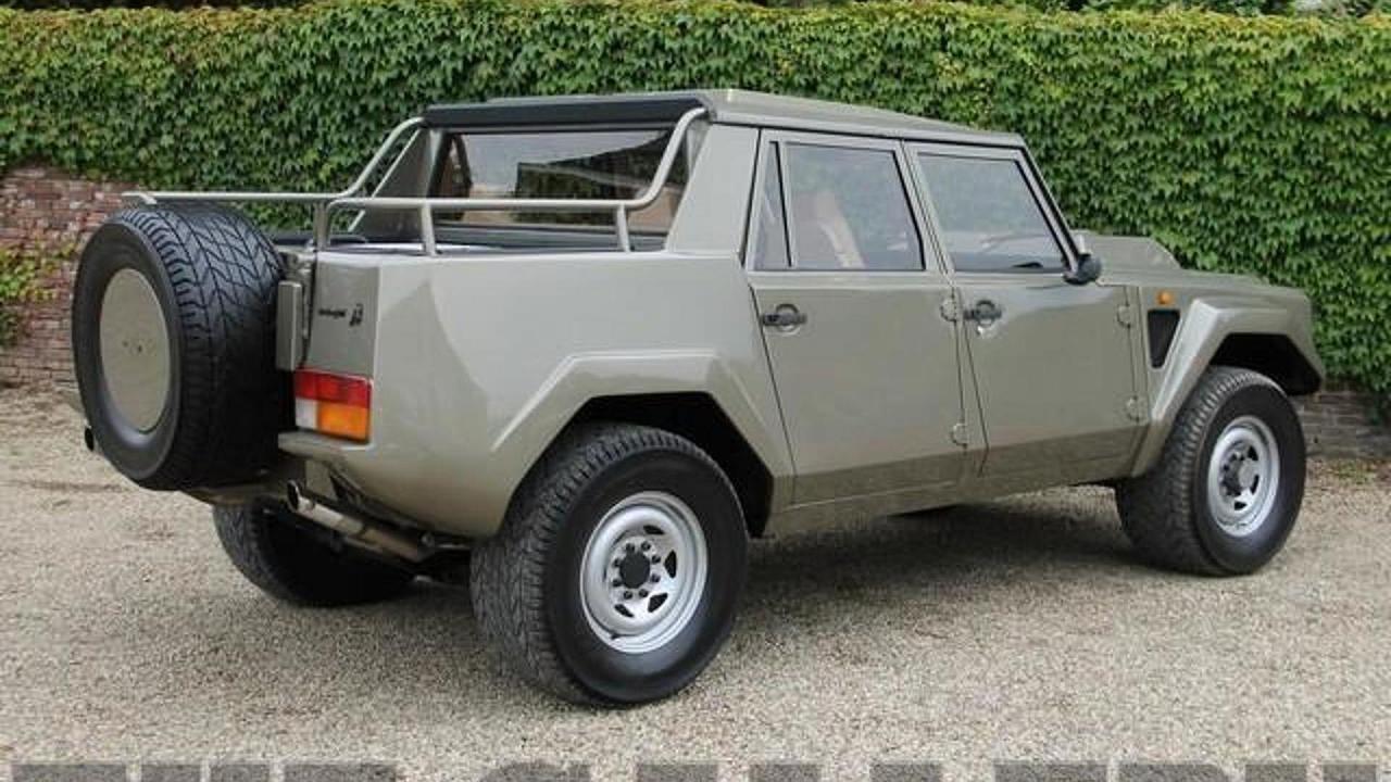 lamborghini_lm002_1989.thumb.jpg.077a73b4eb6a2717915daef8ff56fe6a.jpg