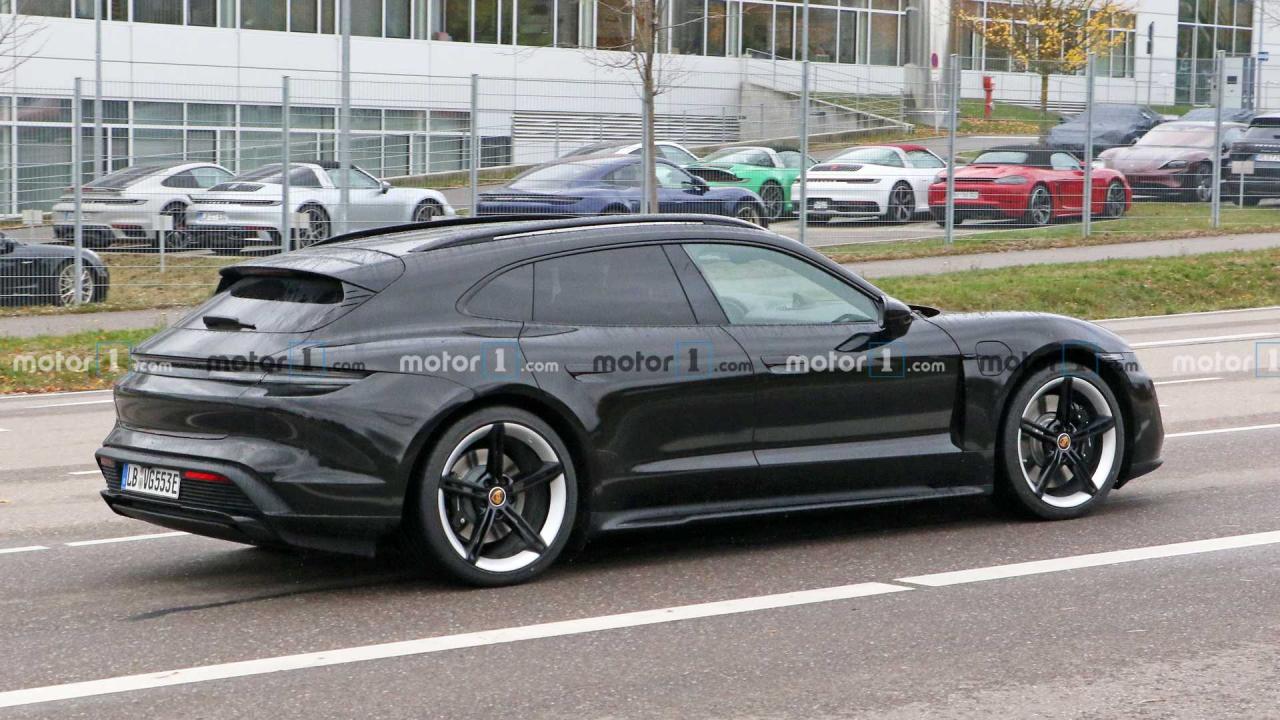 porsche-taycan-cross-turismo-new-spy-photo-rear-three-quarters.thumb.jpg.9948f5b1ab5046eca7285b70098a5e4b.jpg