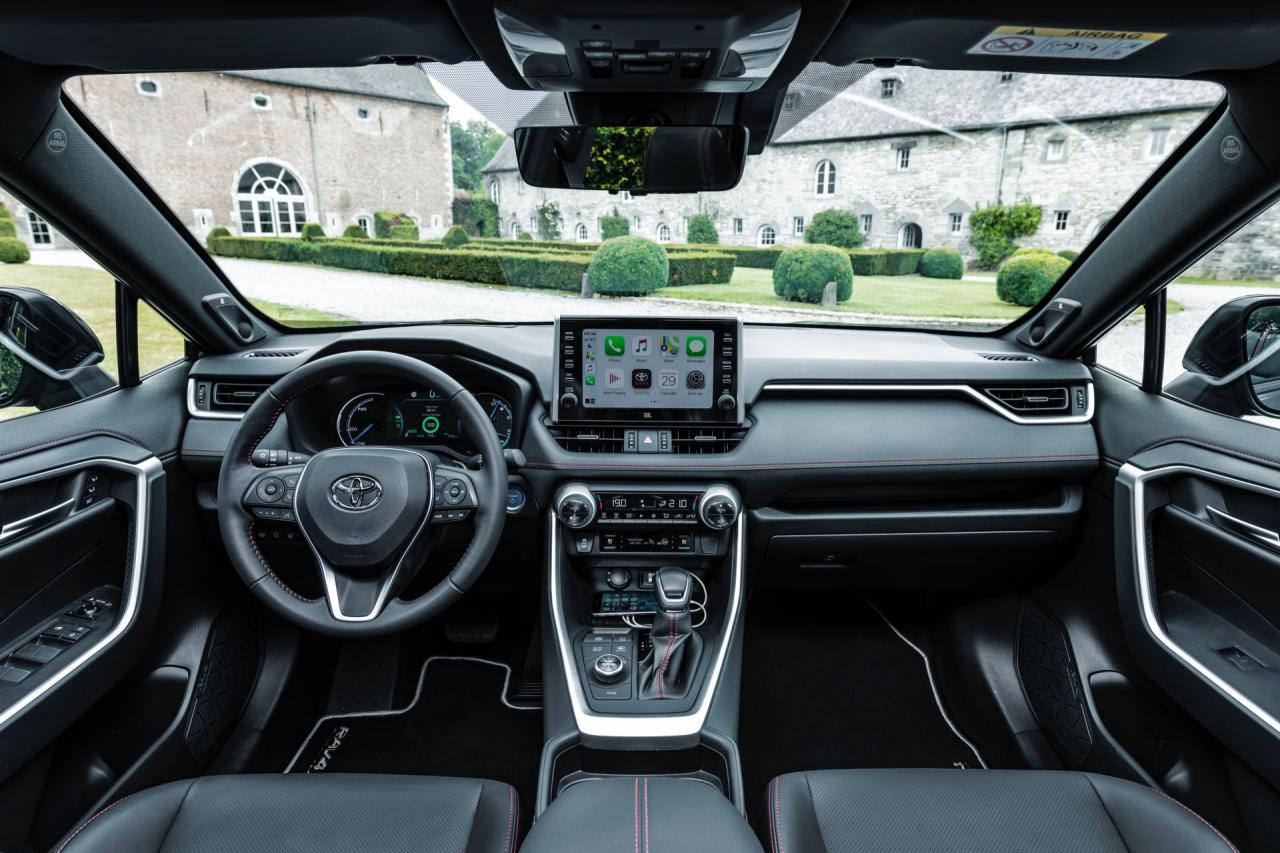 2021-Toyota-RAV4-PHEV-European-spec-46 (1).jpg