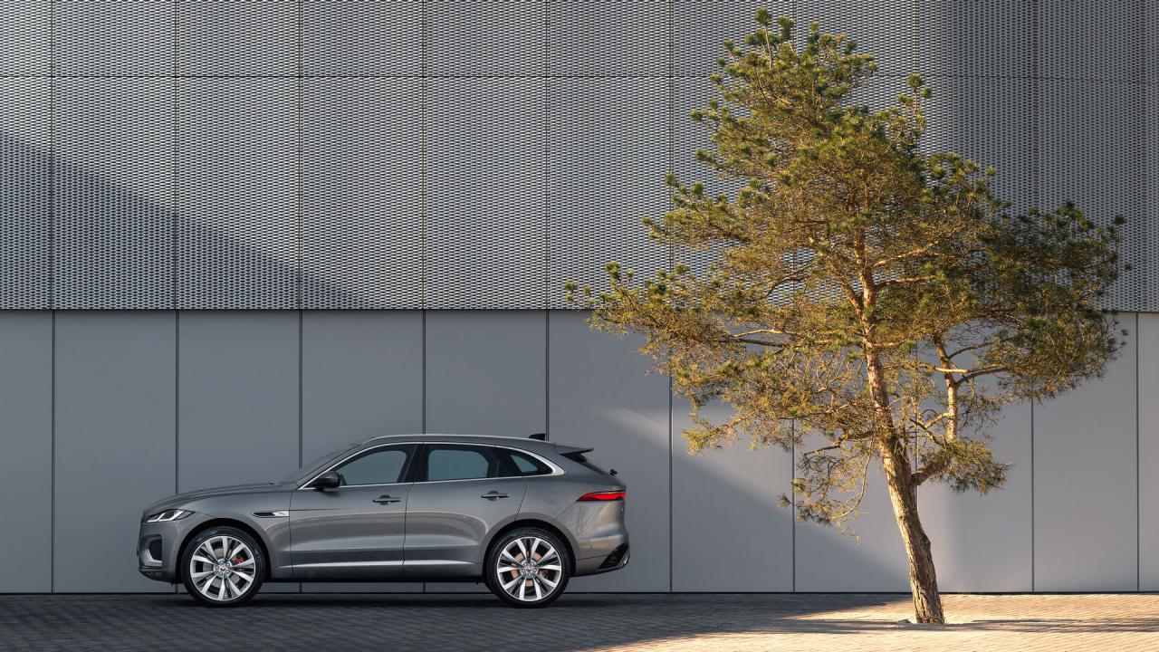 2021-Jaguar-F-Pace-121.jpg