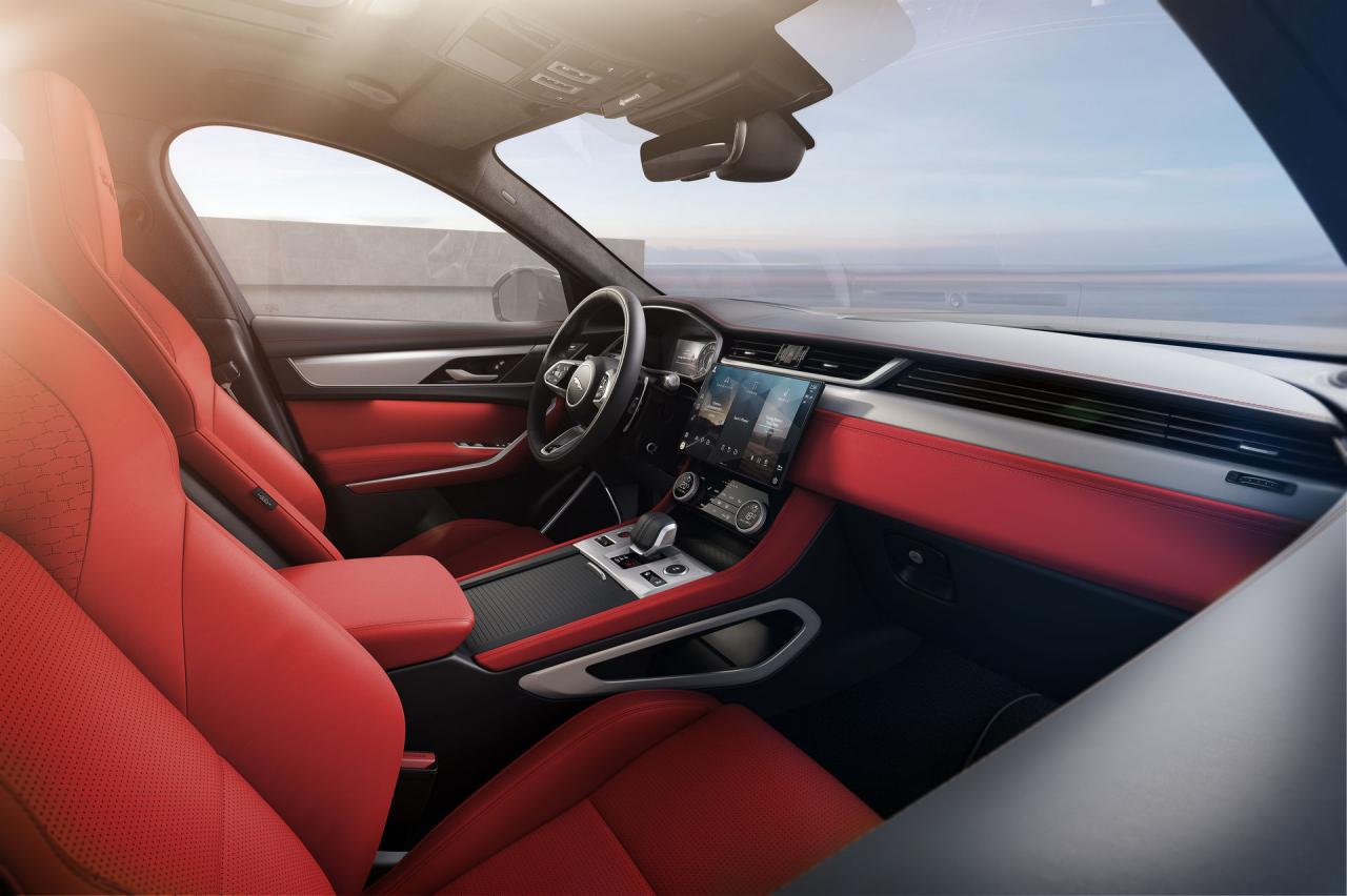 2021-Jaguar-F-Pace-132.jpg