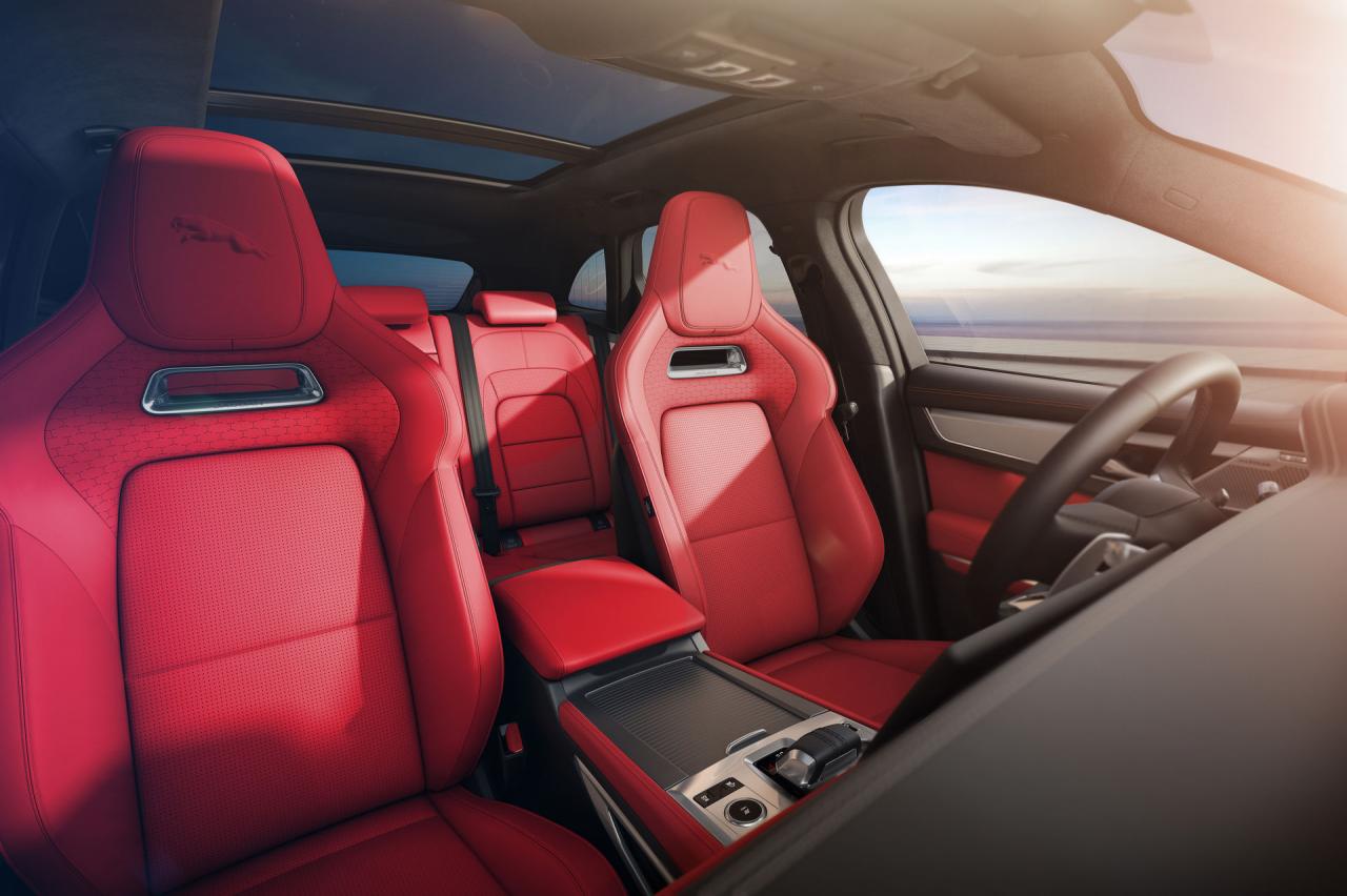 2021-Jaguar-F-Pace-133.jpg