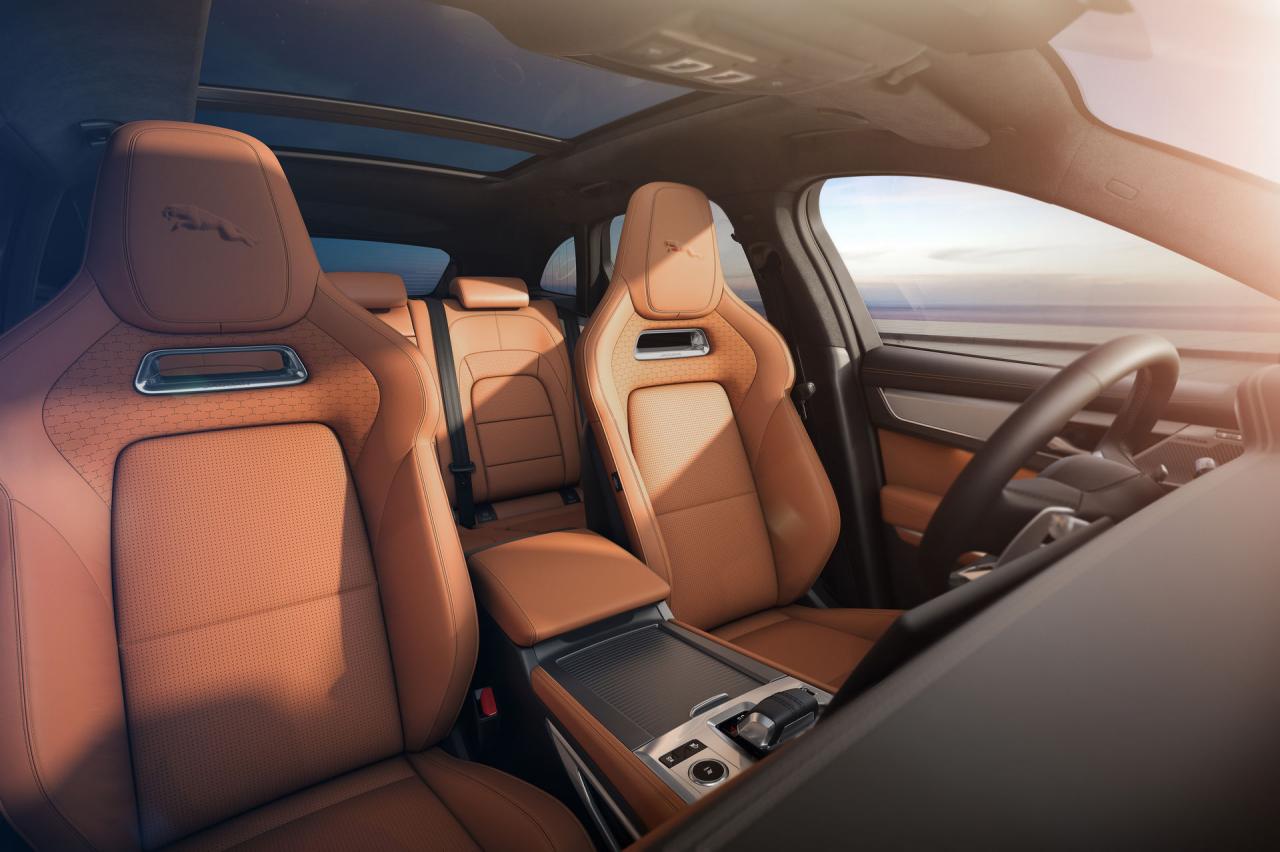 2021-Jaguar-F-Pace-136.jpg